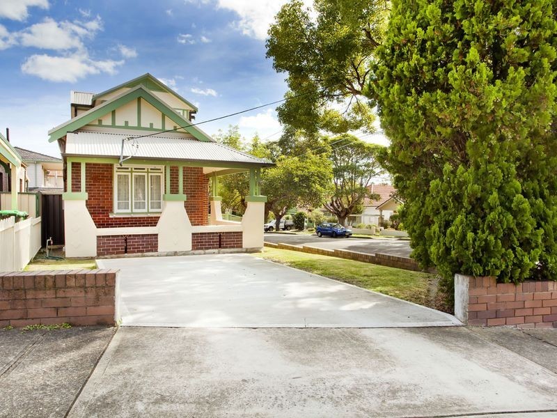 8 Tait Street, Russell Lea NSW 2046