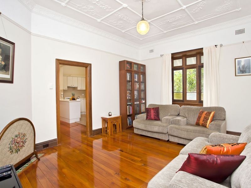 8 Tait Street, Russell Lea NSW 2046