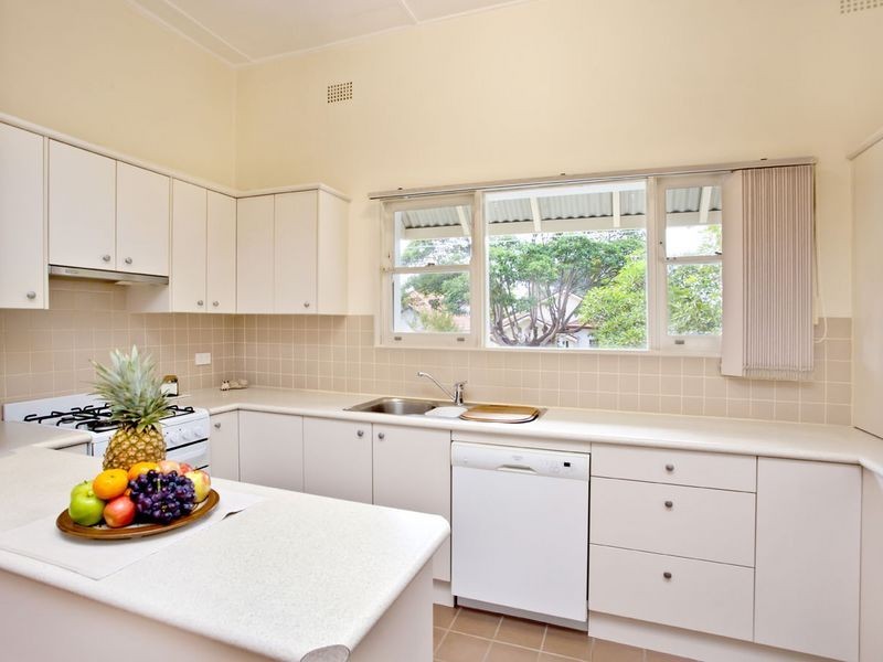 8 Tait Street, Russell Lea NSW 2046