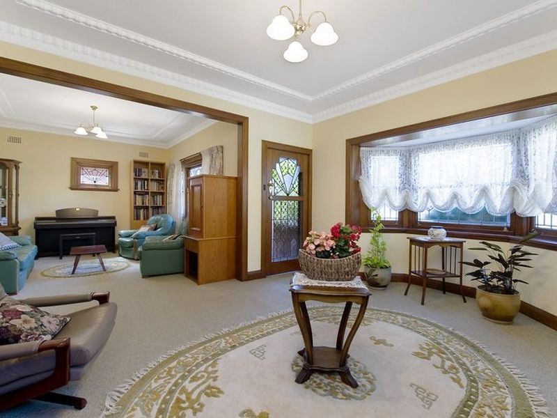 27 Duchess Avenue, Rodd Point NSW 2046
