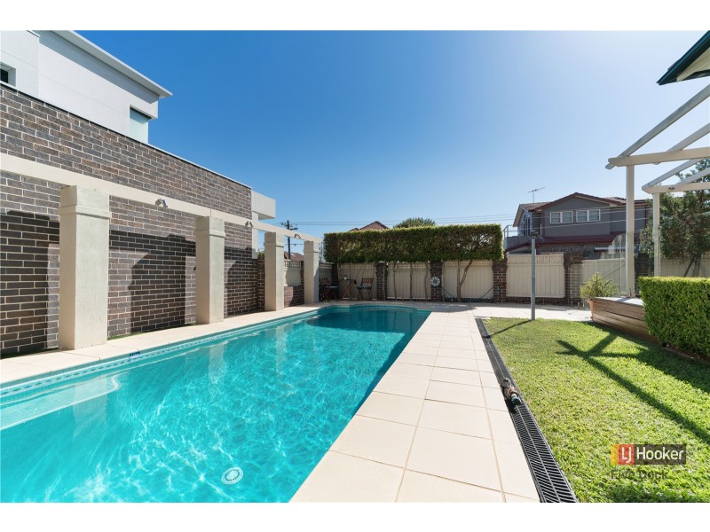 33 First Avenue, Rodd Point NSW 2046