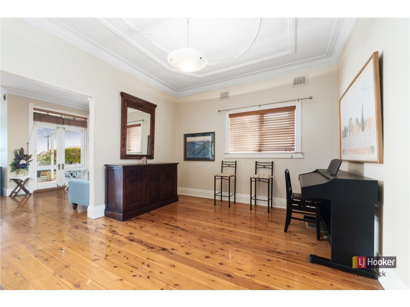 33 First Avenue, Rodd Point NSW 2046