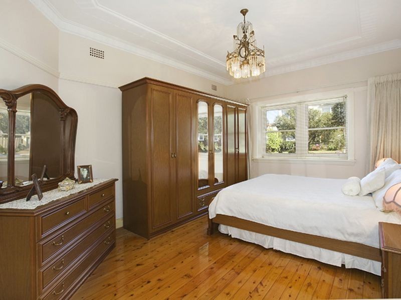 6 Brisbane Avenue, Rodd Point NSW 2046