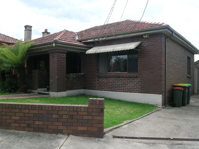 5 Clare Crescent, Russell Lea NSW 2046