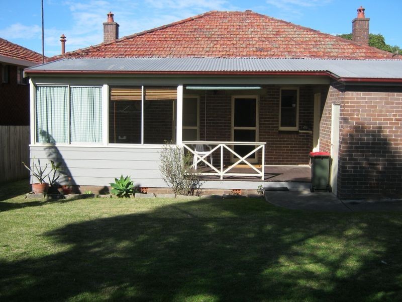 16 Rickard Street, Rodd Point NSW 2046