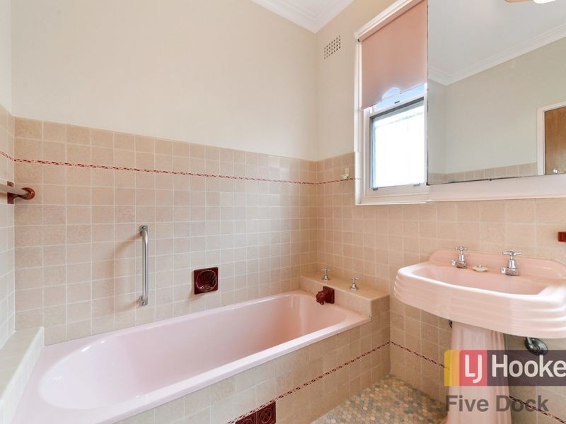 10 Arthur Street, Rodd Point NSW 2046