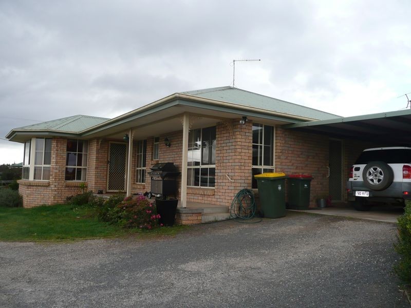 2 / 9 Gleadow Street, Deloraine TAS 7304
