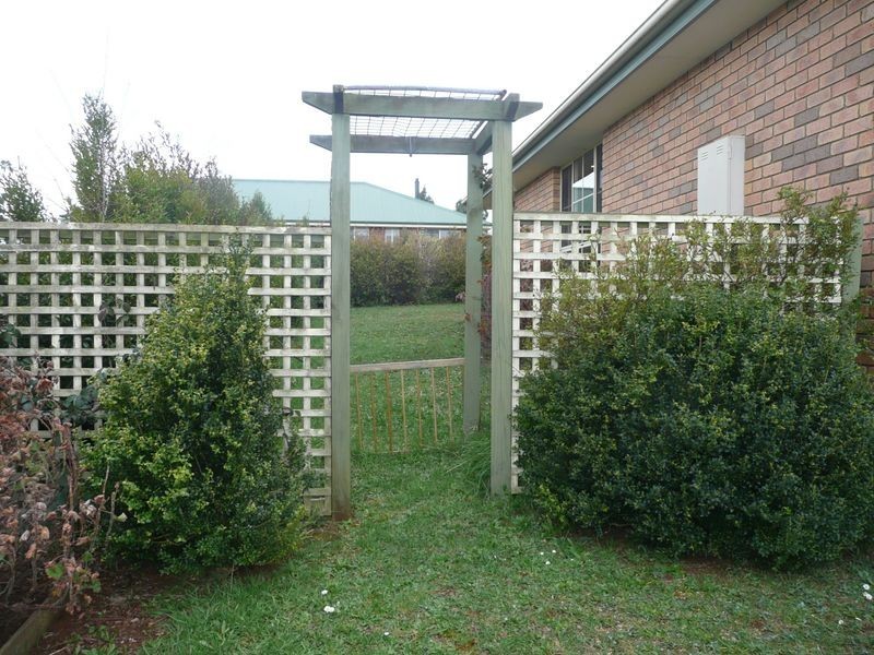 2 / 9 Gleadow Street, Deloraine TAS 7304