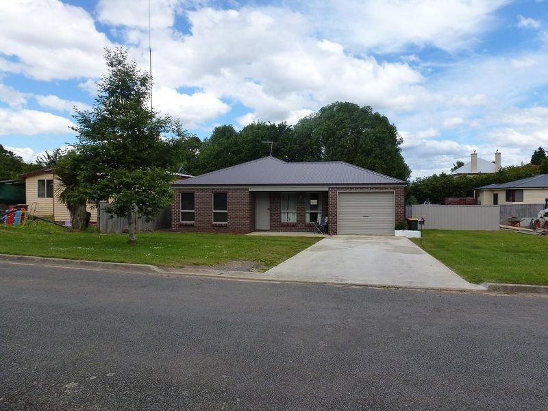 16 Tower Hill, Deloraine TAS 7304