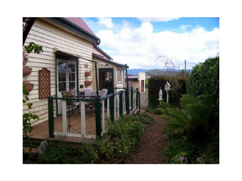 32a West Goderich Street, Deloraine TAS 7304