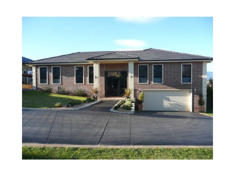 16 Kaye Elizabeth Place, Deloraine TAS 7304