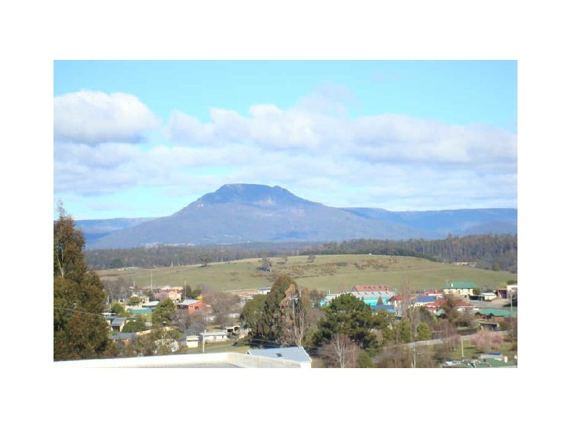 16 Kaye Elizabeth Place, Deloraine TAS 7304