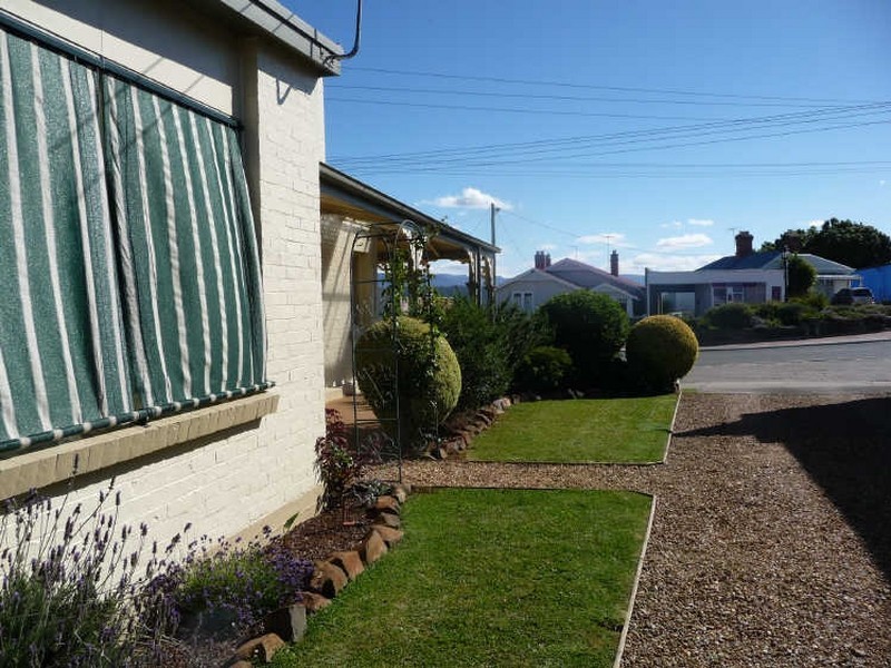 Emu Bay Road, Deloraine TAS 7304