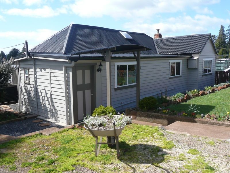 13 West Barrack Street, Deloraine TAS 7304