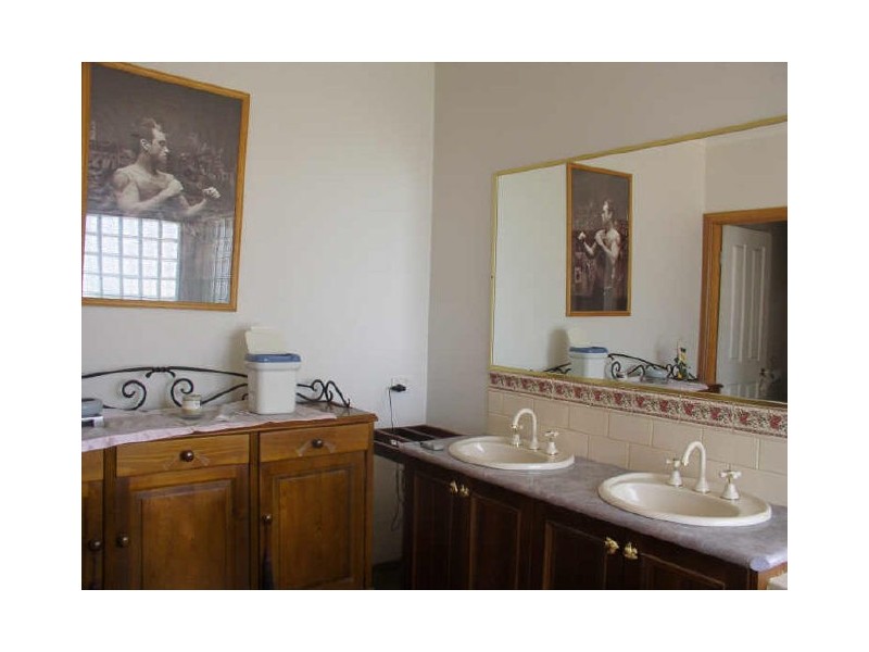 30 Warburton Hwy, Lilydale VIC 3140