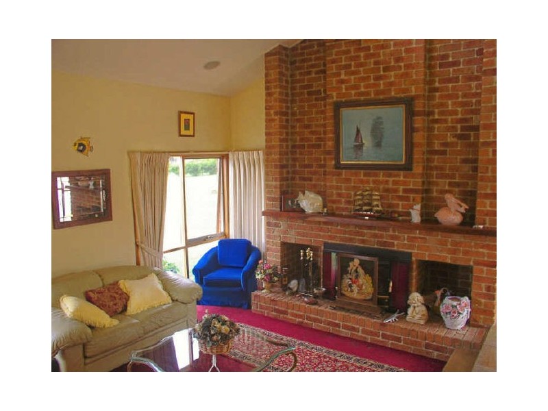 30 Warburton Hwy, Lilydale VIC 3140