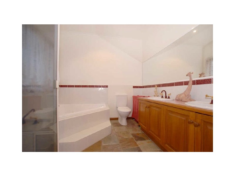 33-34 Eucalypt Drive, Lilydale VIC 3140