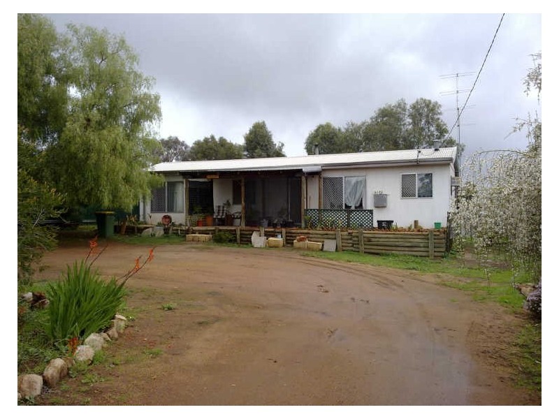 11 Thomson Street, York WA 6302