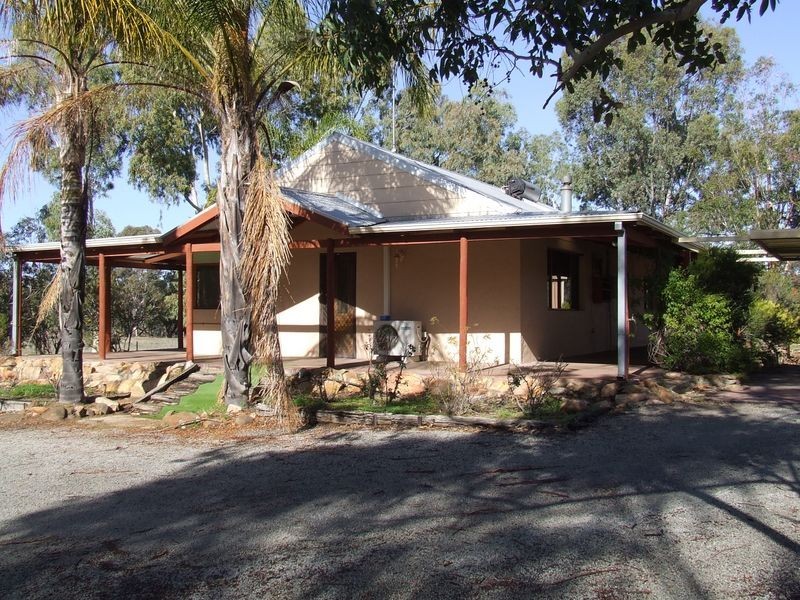 81 Tenth Rd, York WA 6302