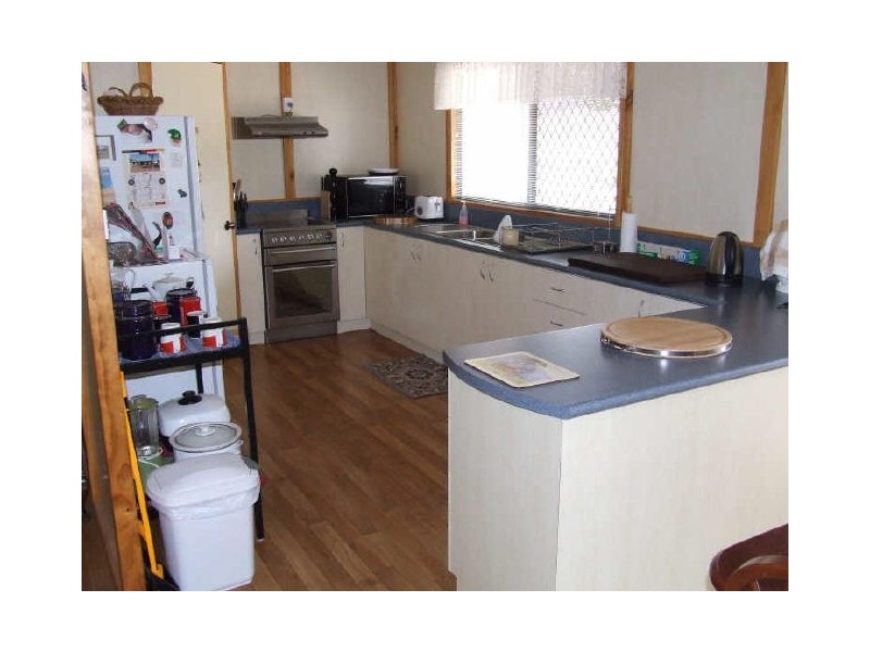 64 Newcastle St, York WA 6302