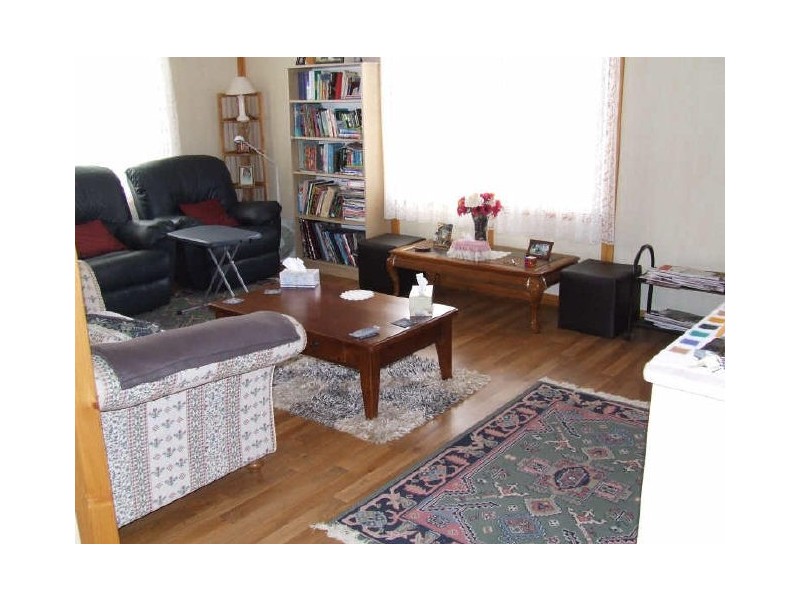 64 Newcastle St, York WA 6302