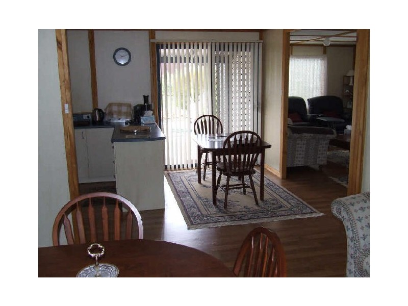 64 Newcastle St, York WA 6302