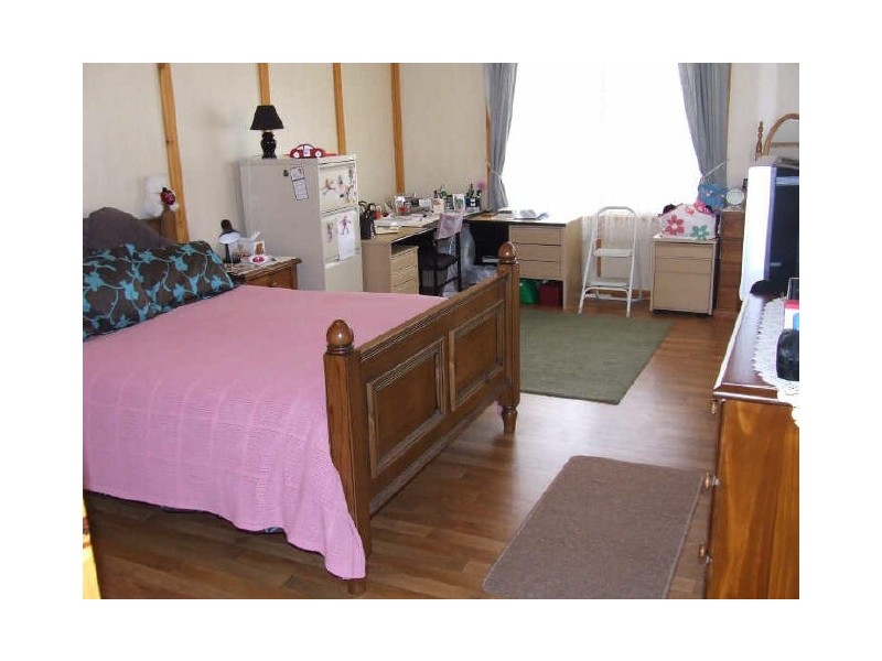 64 Newcastle St, York WA 6302