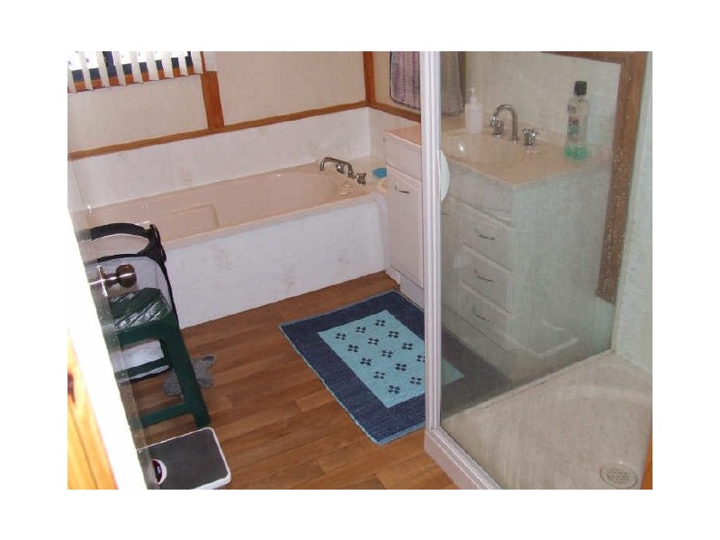 64 Newcastle St, York WA 6302