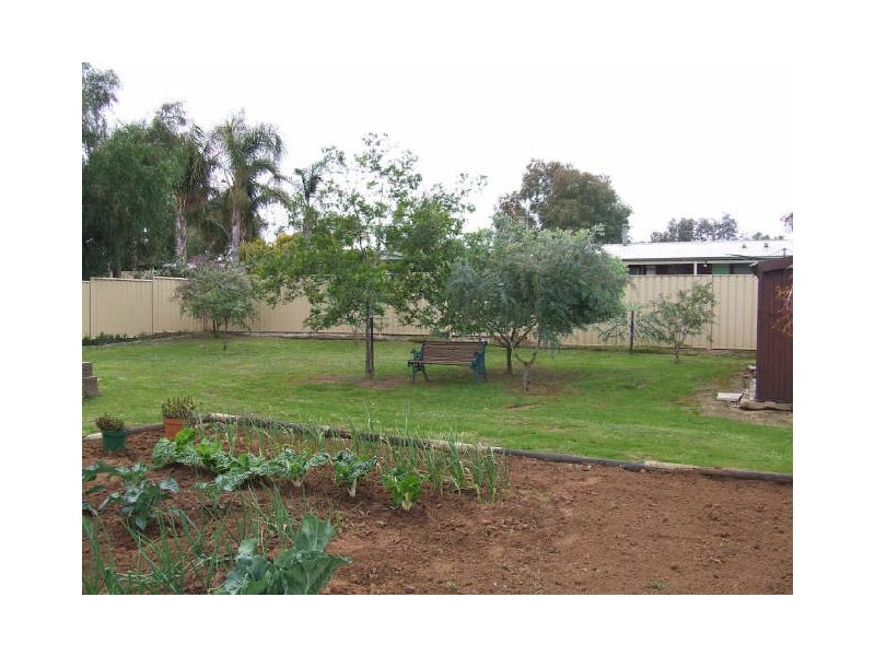 64 Newcastle St, York WA 6302