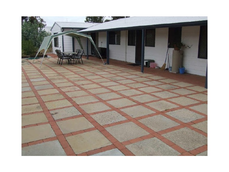 64 Newcastle St, York WA 6302