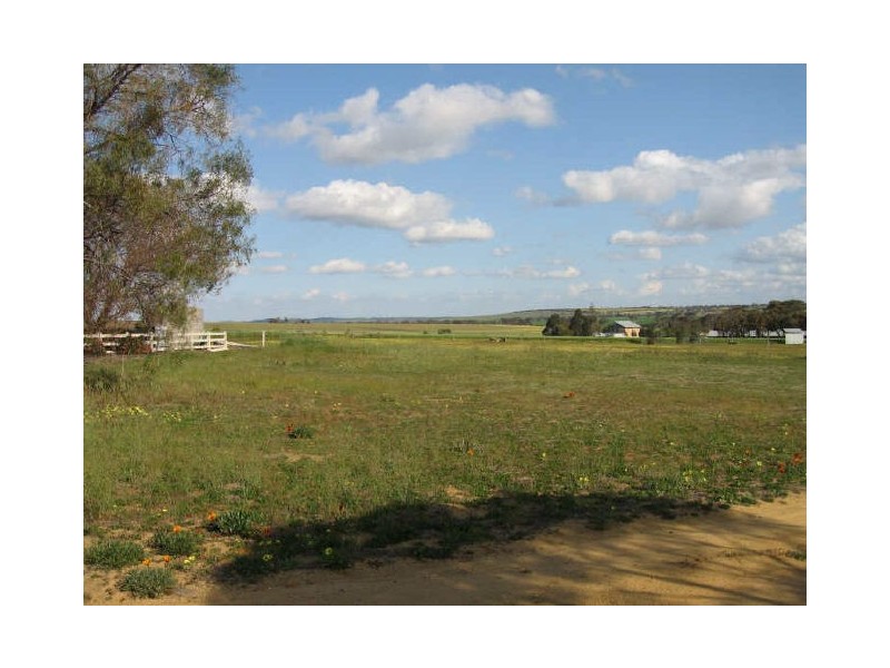 25 Powell Cr, Quairading WA 6383