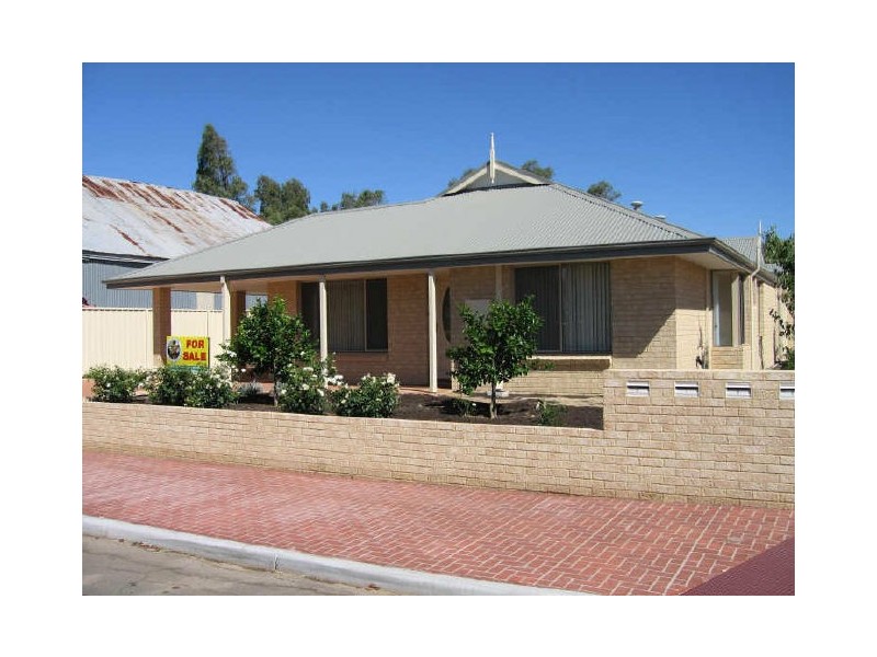 Unit 8/9 Joaquina Street, York WA 6302