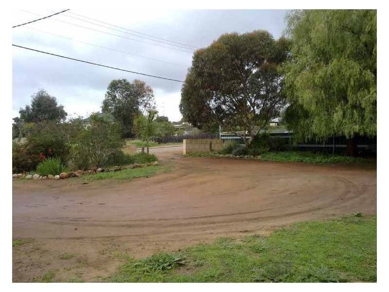 11 Thomson Street, York WA 6302