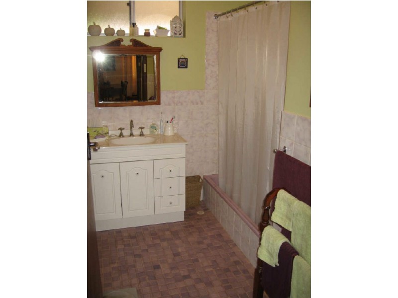 1 Maud St, York WA 6302