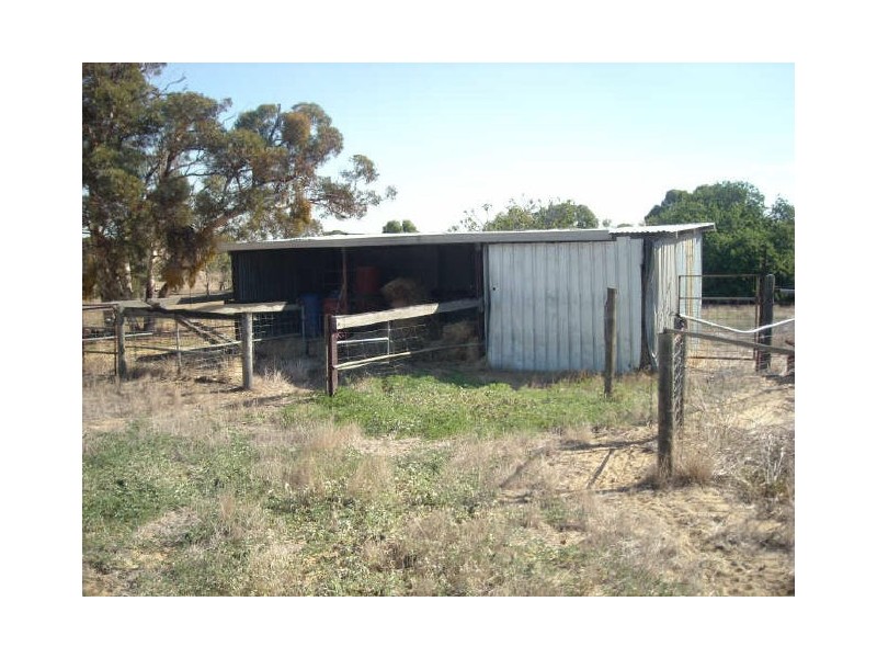 17 Ashton Street, Quairading WA 6383