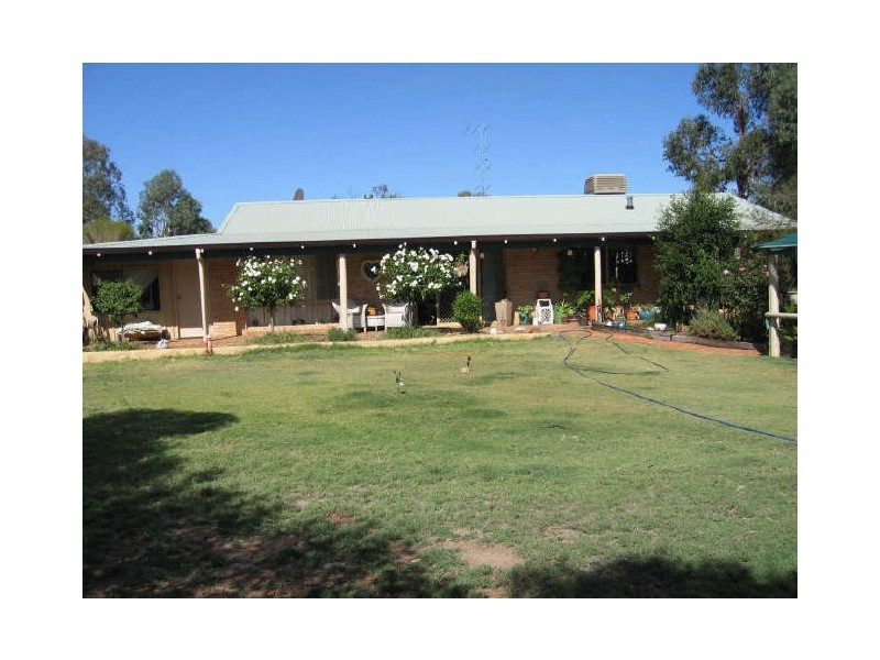 16 Riverside Court, York WA 6302