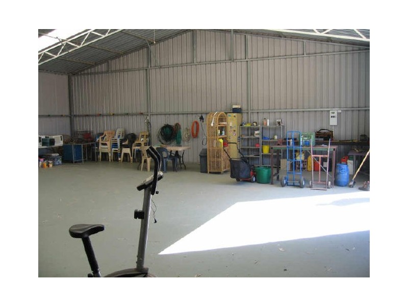 16 Riverside Court, York WA 6302