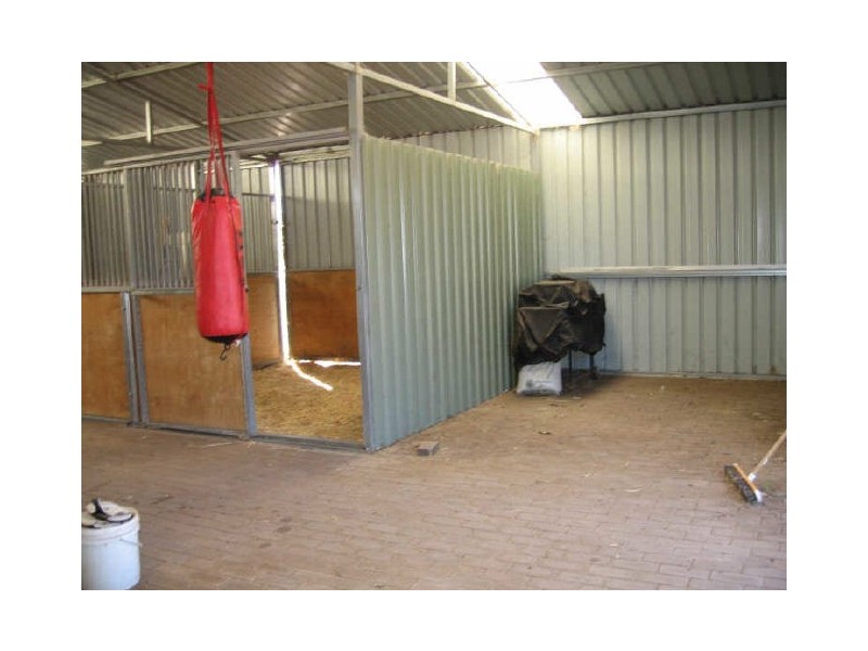 16 Riverside Court, York WA 6302