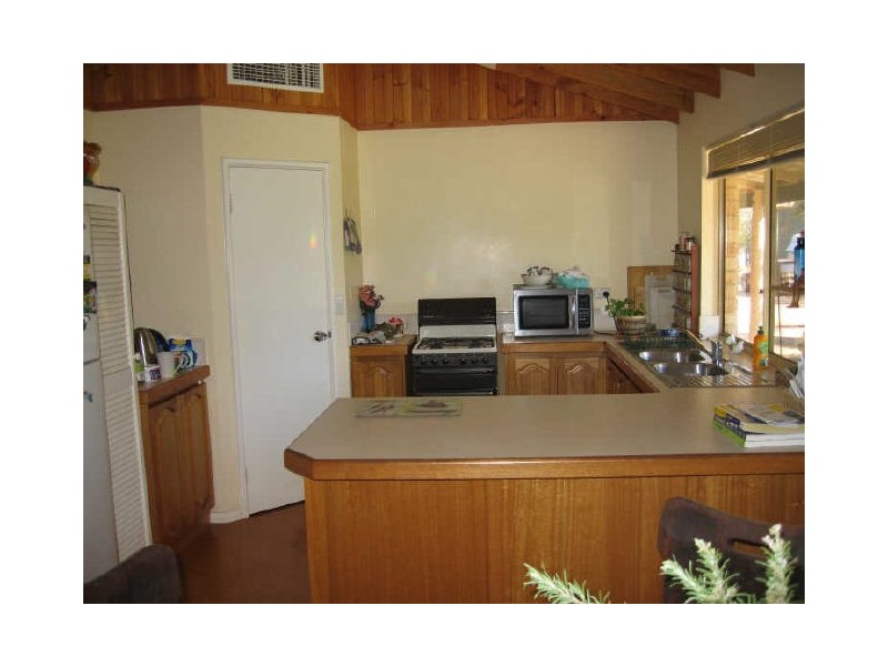 16 Riverside Court, York WA 6302