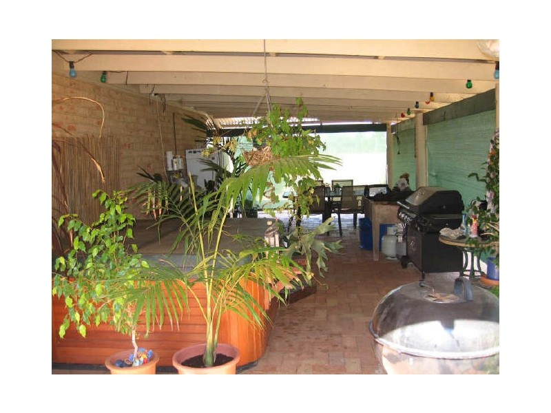 16 Riverside Court, York WA 6302