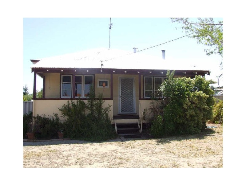 7 Hopkins Street, Beverley WA 6304