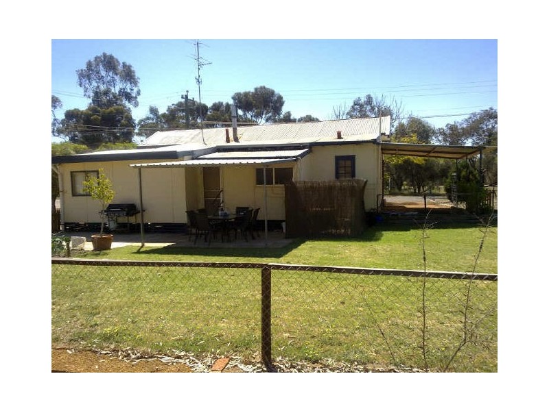 15 Smith Street, Beverley WA 6304