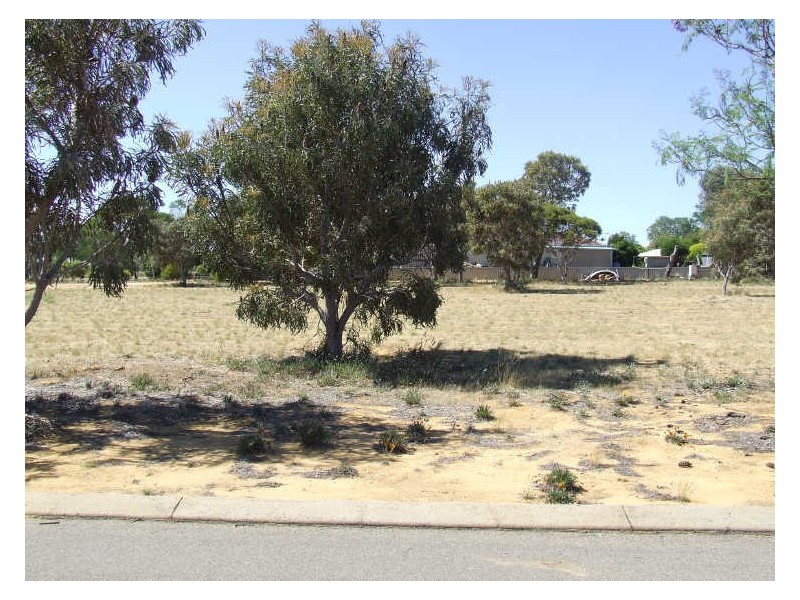 16 Powell Crescent, Quairading WA 6383