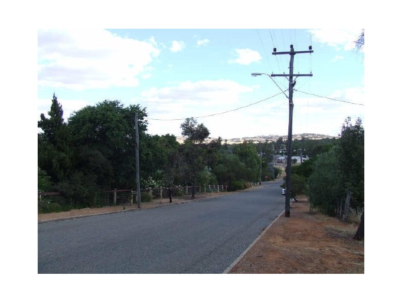 17 Harriott Street, York WA 6302