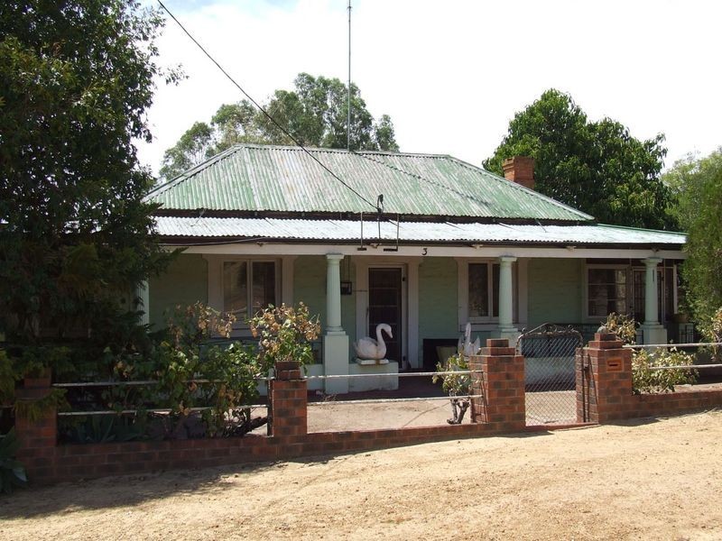 3 Steere Road, York WA 6302