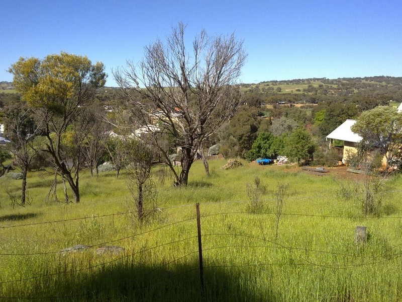 27 Centennial Drive, York WA 6302