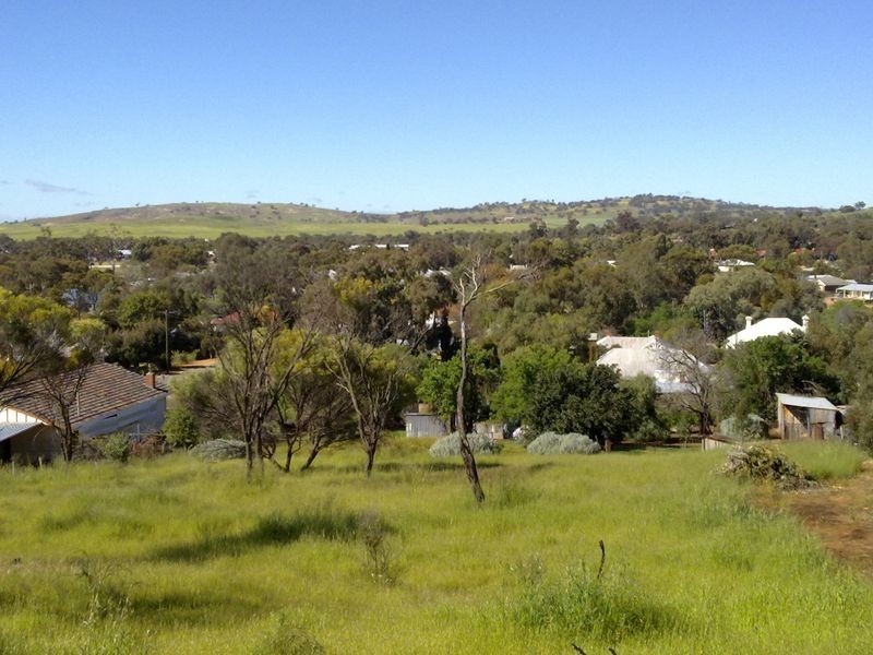 27 Centennial Drive, York WA 6302