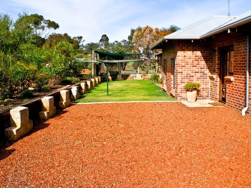 6 Steere Road, York WA 6302