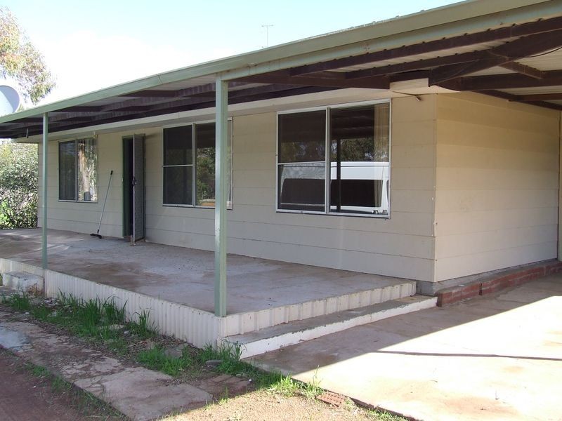 7 Lee Crescent, York WA 6302