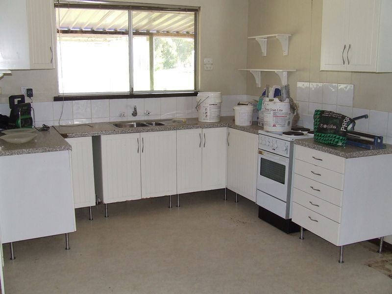 7 Lee Crescent, York WA 6302